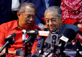 Muhyiddin yassin (c), was sworn in as malaysia's 8th prime minister on march 1, 2020. Malaysia S Palace Denies Royal Coup In Appointing New Pm