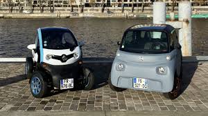 Les personnes qui ne disposent pas encore du permis b peuvent aujourd'hui se déplacer avec la même aisance que les conducteurs expérimentés. Comparatif Citroen Ami Vs Renault Twizy 45 Une Guerre Sans Merci Et Sans Permis