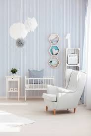 Neben allen möglichen farben liegen die grauen farbnuancen sehr im trend und bieten vielerlei möglichkeiten das wohnzimmer zu streichen. Streifen Tapete Fur Kinderzimmer Jungs Blau Grau Weiss