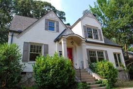 Mar 22, 2021 · as you consider paint colors for you home's exterior, keep in mind that the best paint colors are those that highlight the most beautiful features of your home. Choosing An Exterior Paint Combo For A Bungalow