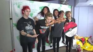 Business handshake outdoor in urban environment. 5sos Derpcon Spain Meet And Greet Youtube