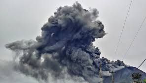 Gunung sinabung t3rdahsyat sepanjang erupsi , waspada hujan abu ! Astaghfirullah Gunung Sinabung Muntahkan Awan Panas Lagi