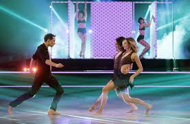 Jun 23, 2021 · en parallèle, elle a participé à l'émission danse avec les stars, et plus récemment ses fans ont eu la joie de la retrouver dans le téléfilm liés pour la vie diffusé sur tf1. Alizee Embrasse Camille Lou En Direct