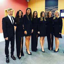 Urmareste aici toate noutatile sportive, evenimente, meciuri, rezultate si informatii despre sportivi! Cehia Romania Fed Cup Romancele Au Stralucit La Dineul Oficial De La Ostrava Ce Tinute Au Purtat Halep Buzarnescu Si Celelalte Sportive La Petrecere Foto Sport Ro