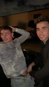 Straight guy getting his dick sucked by gay guy - ThisVid.com HD phone wallpaper