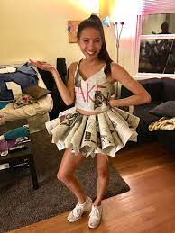 30 Funny Punny Halloween Costumes Give It A Moment You Ll Go Rofl Et Punny Halloween Costumes Halloween Costumes Women Creative Costumes For Teenage Girl