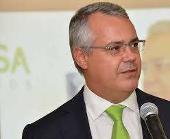 Analisamos os factos antes de formarmos a opinião