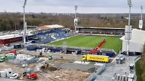 Das stadion befindet sich im kieler norden bereits seit 1911 trägt holstein kiel an diesem ort seine heimspiele aus. Holstein Kiel Bau Der Osttribune Verzogert Sich Sportbuzzer De