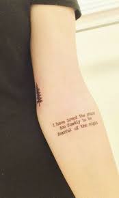 Tatouages Phrases Tatouage Sur L Avant Bras 50 Tatouages De Phrase Reperes Sur Pinterest