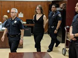 Anna sorokin (sağda), new york'ta 2014'te bir moda etkinliğinde. Anna Delvey Sorokin Trial Vanity Fair S Rachel Williams Testifies