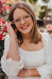 Kara Weiner's Instagram, Twitter & Facebook