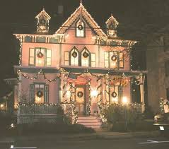 Along With Enjoying The Exterior Views Of These Historic Gems Victorian Christmas Decorations Christmas Decorations For The Home Christmas House Tour