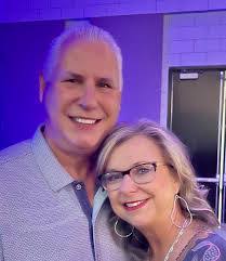 Robin Laird's Instagram, Twitter & Facebook