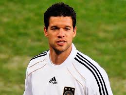 Ballack wore the number 13 shirt for every team he has played for, except from 1.fc kaiserslautern.he was selected by pelé as one of fifa's 100 greatest living players, and as the uefa. Der Ruckkehrer Michael Ballack Schulertexte Badische Zeitung