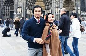 Kekayaan wawa zainal & aeril zafrel dan bagaimana mereka berbelanja hai korang jom kita tengok macamana suami isteri. Romantis Aeril Zafrel Wawa Zainal Di Kota Eropah