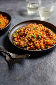 Vous cherchez le plat convivial par excellence pour accueillir les amis ou régaler toute la famille ? Chicken And Sausage Paella With Couscous Taming Of The Spoon