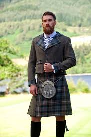 Para los hombres, el atuendo es un traje o una chaqueta, a menudo con un chaleco y. Jose Manuel On Twitter En Escocia Indonesia Grecia Irlanda Y Africa Es Costumbre Usar Falda Y Es Lo Mas Normal Del Mundo Porque Las Prendas No Tienen Genero Es Una Lastima Que