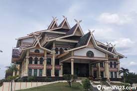 Seperti halnya tarian adat, rumah adat, senjata adat bahkan makanan adat. Mengenal 6 Jenis Rumah Adat Riau Sebagai Warisan Budaya Melayu Rumah123 Com