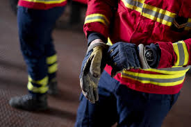 O alerta para o incêndio foi dado pelo cdos de leiria,. Fogo Em Fabrica De Plasticos Na Marinha Grande Em Fase De Rescaldo