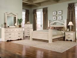 Estate sale broyhill fontana traditional bedroom set in excellent condition. Broyhill Fontana Pine Bedroom Furniture Bedroom Furniture Ideas