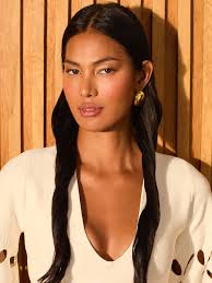 the space between for @lucysmagazine by the best team 💛 photos @sp_foto  styling 🙋🏼‍♀️ hmu @bjohnsonstudio model @candy_chaya @lamodels @ms_mza  wearing @shopalexis @stevemadden @aninebing @8otherreasons