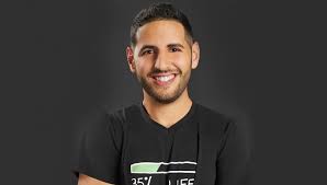 He attended the university of west georgia for one year before dropping out to pursue his musical career. Cqlofh R3d8gcm