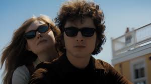 Un parfait inconnu : Timothée Chalamet se dévoile dans la bande-annonce du  biopic sur Bob Dylan