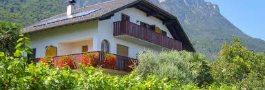 Haus am hang is a new family home located very close to the vineyards on the würtenberg. Zimmer Mit Fruhstuck In Kaltern Am See Bei Fam Morandell Uab Sudtirol