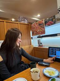 神谷 明采 on X: この前行ったくら寿司ガチ楽しかった t.coWTZ9vQwMUy  X