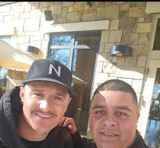 Matt Chapman absolutely destroyed some Giants fans in a beer-chugging  competition 😂🍻