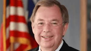 Tarrant County's Republican county judge backs Lt. Gov. Dan Patrick's  Democratic challenge