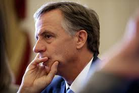 Tennessee governor signs public notices bill