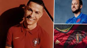 قميص منتخب أوكرانيا لكرة القدم مطرّز برسم لحدودها شاملة منطقة القرم التي ضمتها روسيا. Ø£Ù„Ù…Ø§Ù†ÙŠØ§ ÙˆÙØ±Ù†Ø³Ø§ ÙˆØ¥Ø³Ø¨Ø§Ù†ÙŠØ§ ÙˆÙ‚Ù…ØµØ§Ù† Ø§Ù„Ù…Ù†ØªØ®Ø¨Ø§Øª Ø§Ù„Ø±Ø³Ù…ÙŠØ© ÙÙŠ ÙŠÙˆØ±Ùˆ 2020 Goal Com