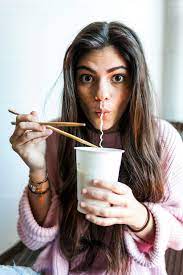 Por Que A Veces Tenemos Un Hambre Voraz Por La Noche Escucha Cadena Dial La Mejor Musica En Espanol
