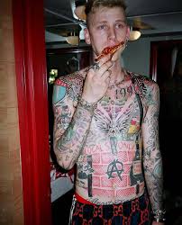 On tuesday, the rocker shared two selfies and a video of his shocking new ink, which resembles a bloody slash that spans all the way down his throat, with the caption, bye bye neck. I Really Want To See A Clear Close Up Photo Of The New Tattoo That Replaced The Angel Machinegunkelly