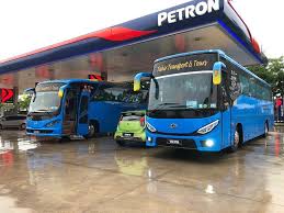 Menteri terkejut ratusan pekerja kilang berhimpit dalam kontena bau hancing, hapak. Bas Pekerja Kilang Tahir Transport Tours Sdn Bhd Facebook