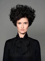 Das haar wird dazu leicht durchgestuft. Kurze Lockenfrisuren Unsere Top Im Januar 2021 Friseur Com