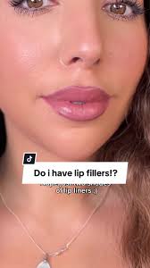 🚨Lip Hack for extra volume without the 💉: I like to use two shades of lip  liner to create a fuller lip look. I apply the darkest shade to my Cupid’s  bow and the center of my lower lip line, which ...