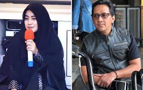 Janda mendiang uje ini ternyata sudah 3 tahun idap penyakit kanker kelenjar. Dibully Ratu Gibah Masa Lalu Umi Pipik Malu Malu Digoda Andre Taulany Dan Ngefans Stinky Terbongkar
