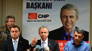 Mansur yavaş, 1983 yılında fakülteden mezun oldu, askeri savcı olarak tamamladığı askerlik sonrası beypazarı'nda 13 yıl süresince serbest avukatlık yaptı. Abb Baskani Mansur Yavas Melih Gokcek Hakkinda Suc Duyurusunda Bulundu Euronews