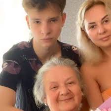 Fundraiser by Alice Miller : Help Daniil's mom and gma after leaving Ukraine