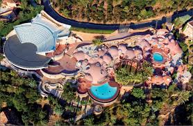 Pierre cardin's bubble palace round bed. Palais Bulles Pierre Cardin S Unusual House In Cannes