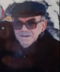 BAKIRCI AHMET ARAS.. Kayabaşı eşrafından Hem şehrimizin, hem Bakırcılar  çarşısının sevilen, saygı gören abilerinden, Muhterem ve mümtaz bir  büyüğümüzdü, rahmetli Ahmet Aras amcamız.. Müşterimiz olması hasebiyle her  çarşıya vardığım da elini öper,