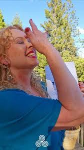 Karen Strouse's Instagram, Twitter & Facebook