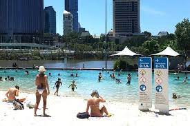 The chance of a thunderstorm in the morning and afternoon. Brisbane Weather City And Ipswich Set To Sizzle Through Scorcher Weekend Abc News Australian Broadcasting Corporation