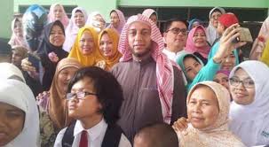 Yayasan syekh ali jaber dalam akun instagramnya juga dalam postingannya, yayasan syekh ali menyebut ulama syekh ali jaber meninggal dunia pukul 08.30 wib. Syekh Ali Jaber Rencana Dikebumikan Di Pesantren Daarul Quran Klikpositif Com Media Generasi Positif