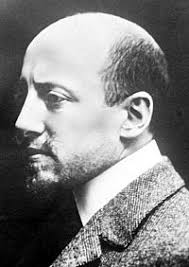 Nel corso della sua sua vita è stato molto attivo in ambito politico e sociale. Gabriele D Annunzio