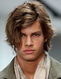 Straight hair contrasts with a round face shape and looks wonderful with any style. 20 Selected Haircuts For Guys With Round Faces