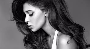Alle 14.46 è nato santiago, figlio della showgirl belen rodriguez e del ballerino stefano de martino. Belen Rodriguez Ha Partorito La Prima Foto Della Figlia Luna Mari Il Giornale D Italia