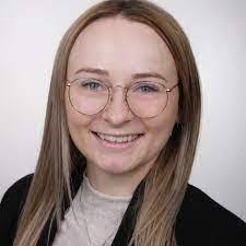 Vanessa Klinger's Instagram, Twitter & Facebook